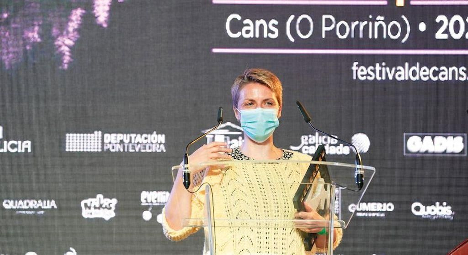 La viguesa Noemí Chantada, con sus premios, recogidos el sábado noche en Cans.