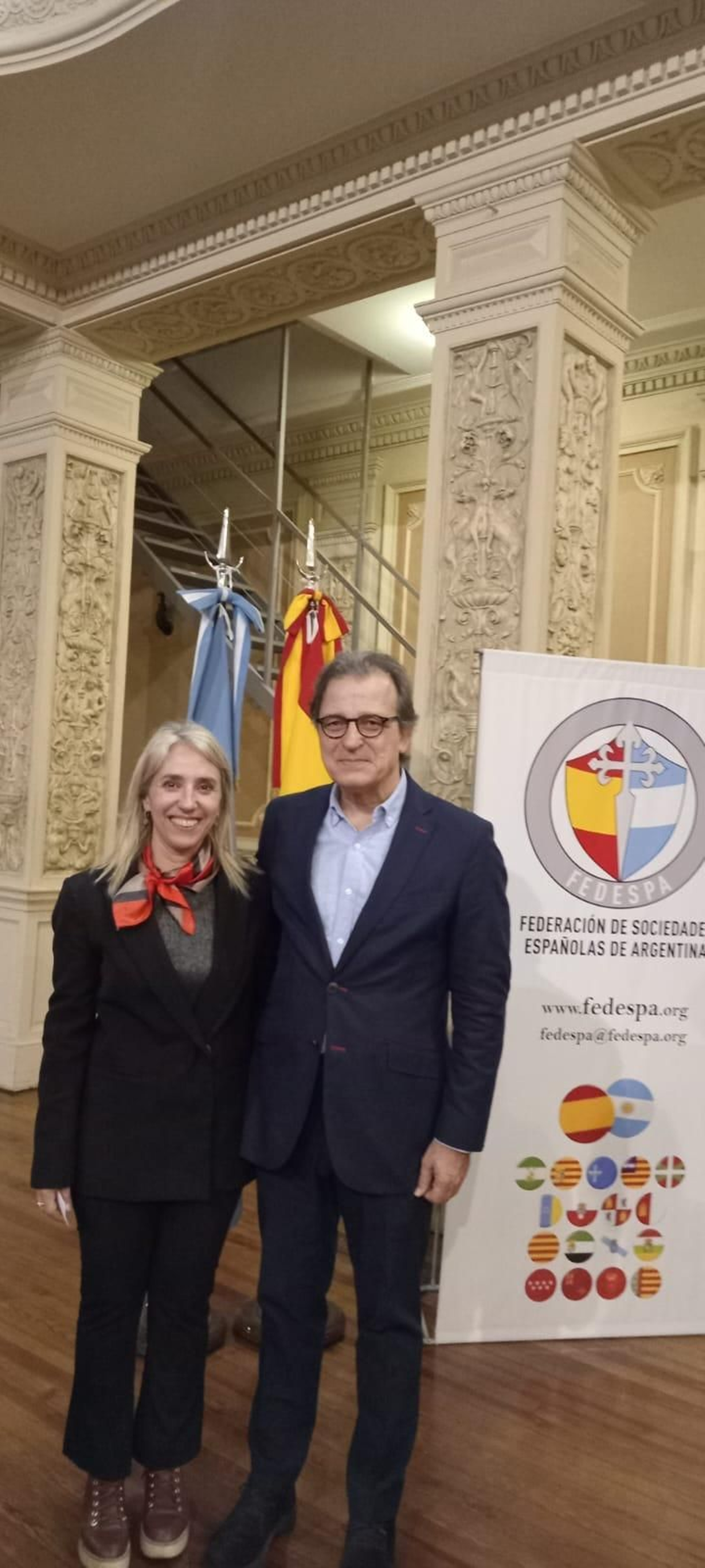 El cónsul José María Ridao Domínguez con la diputada Cecilia Ferrero