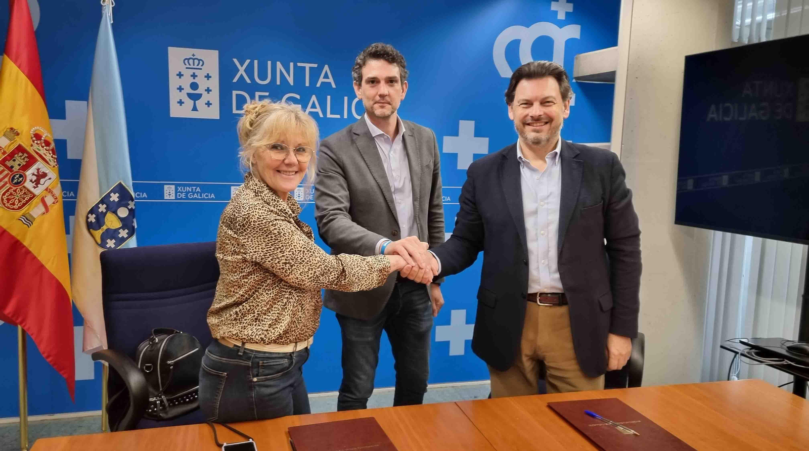 Imagen de la firma del convenio en el Edificio Administrativo de la Xunta de Galicia en Lugo