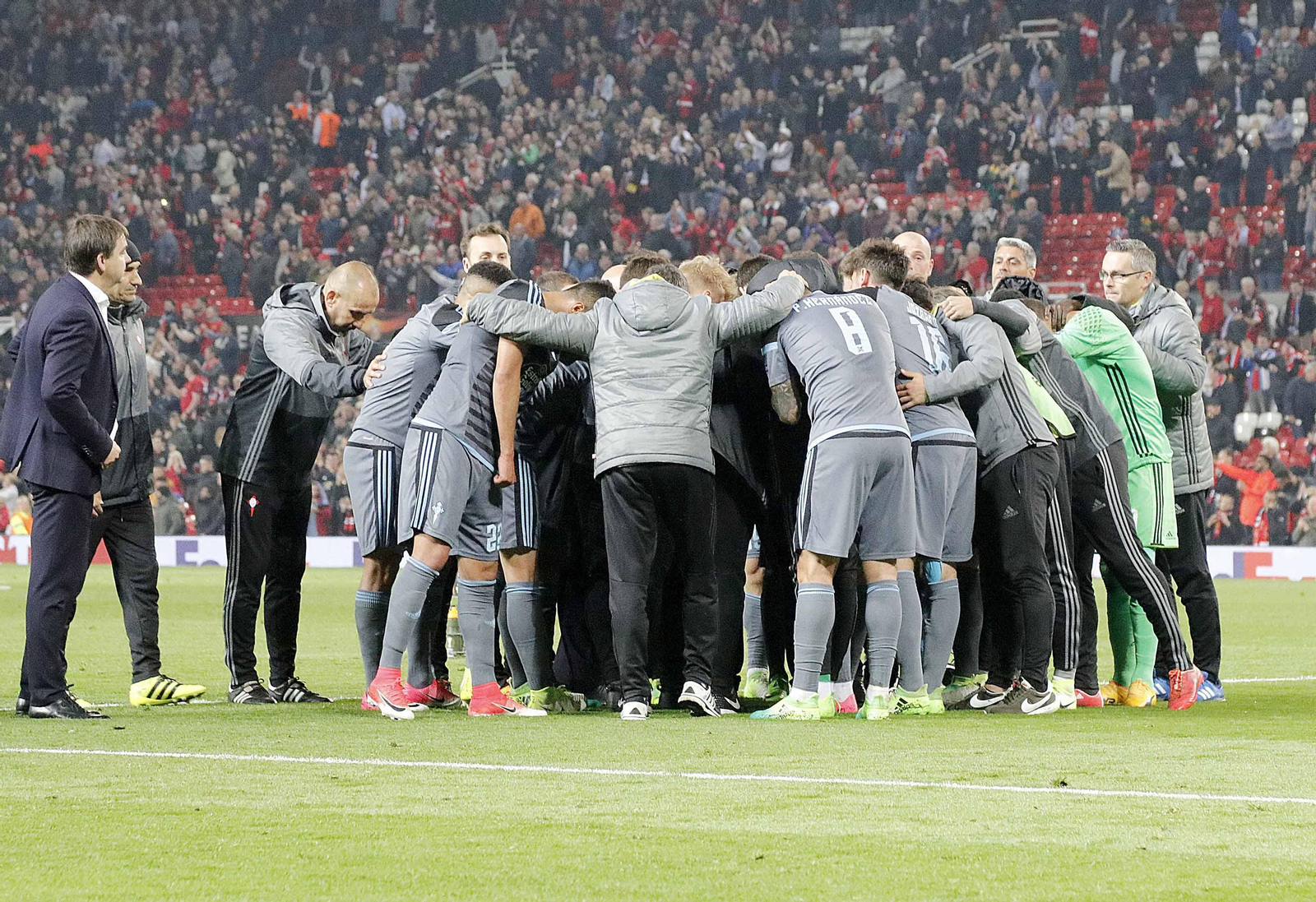 Las mejores imágenes del partido de vuelta entre Manchester United y Celta (1-1). // J.V. Landín