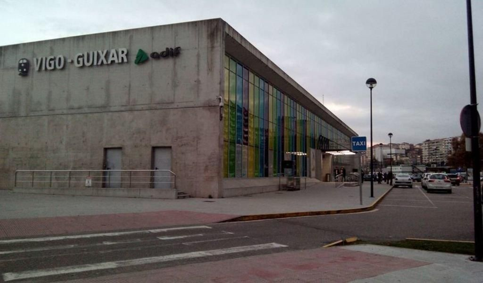 El suceso se  produjo en la estación de trenes de Guixar, poco antes de su apertura.