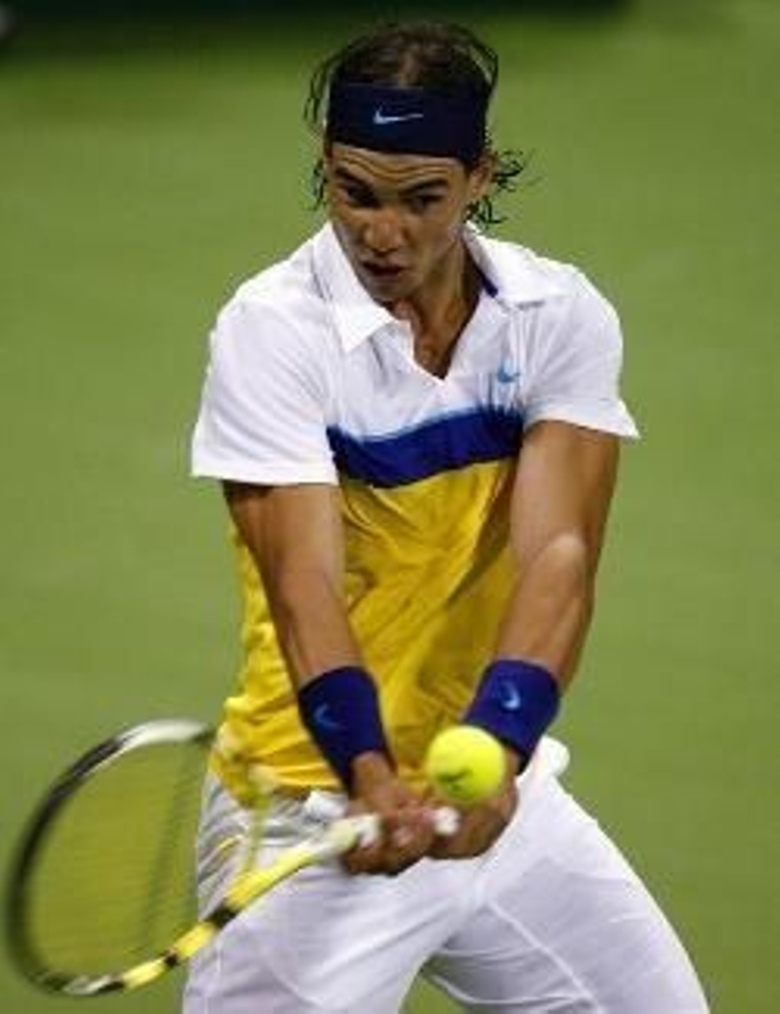 Rafa Nada, a punto de golpear la pelota.