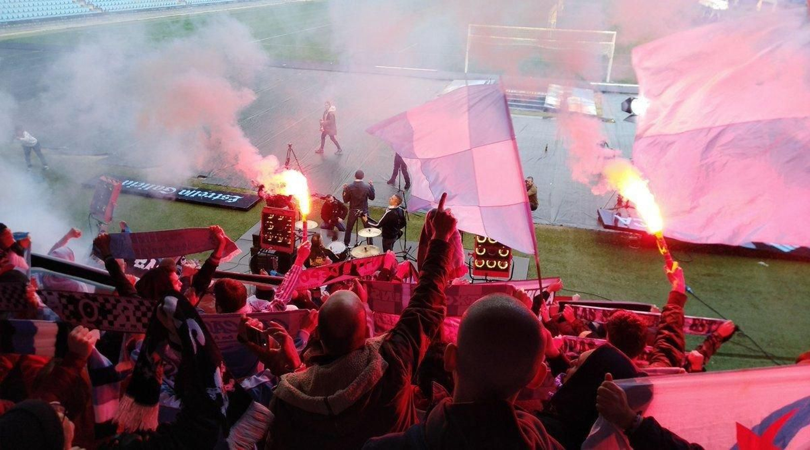 "Keltoi" contó ayer con la colaboración de varios peñistas célticos.