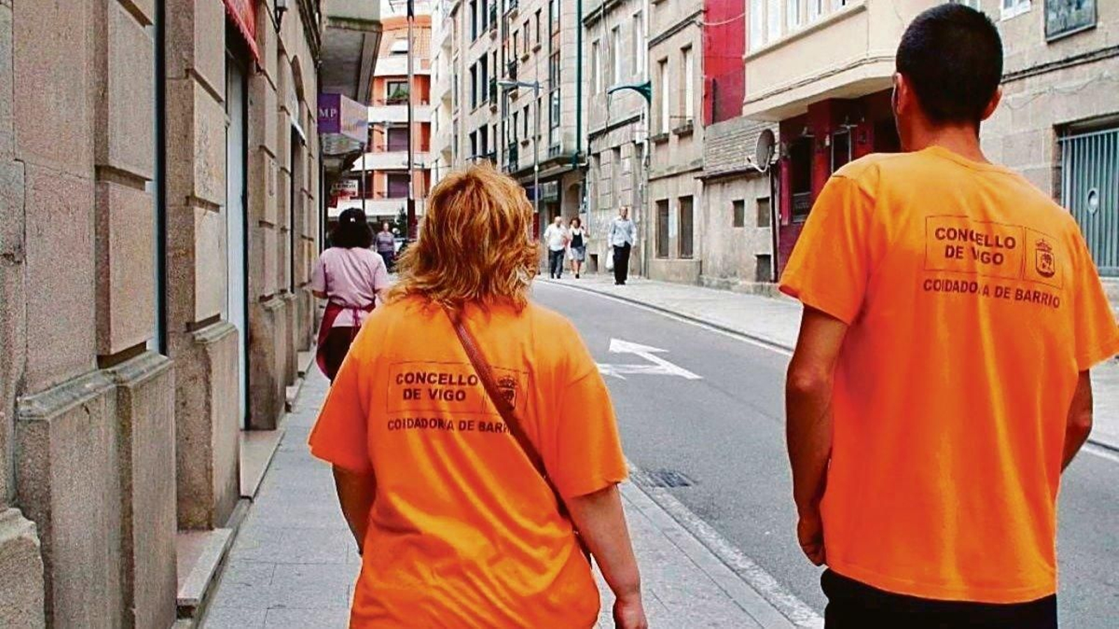 Dos trabajadores del programa Coidadores de Barrio del Concello.