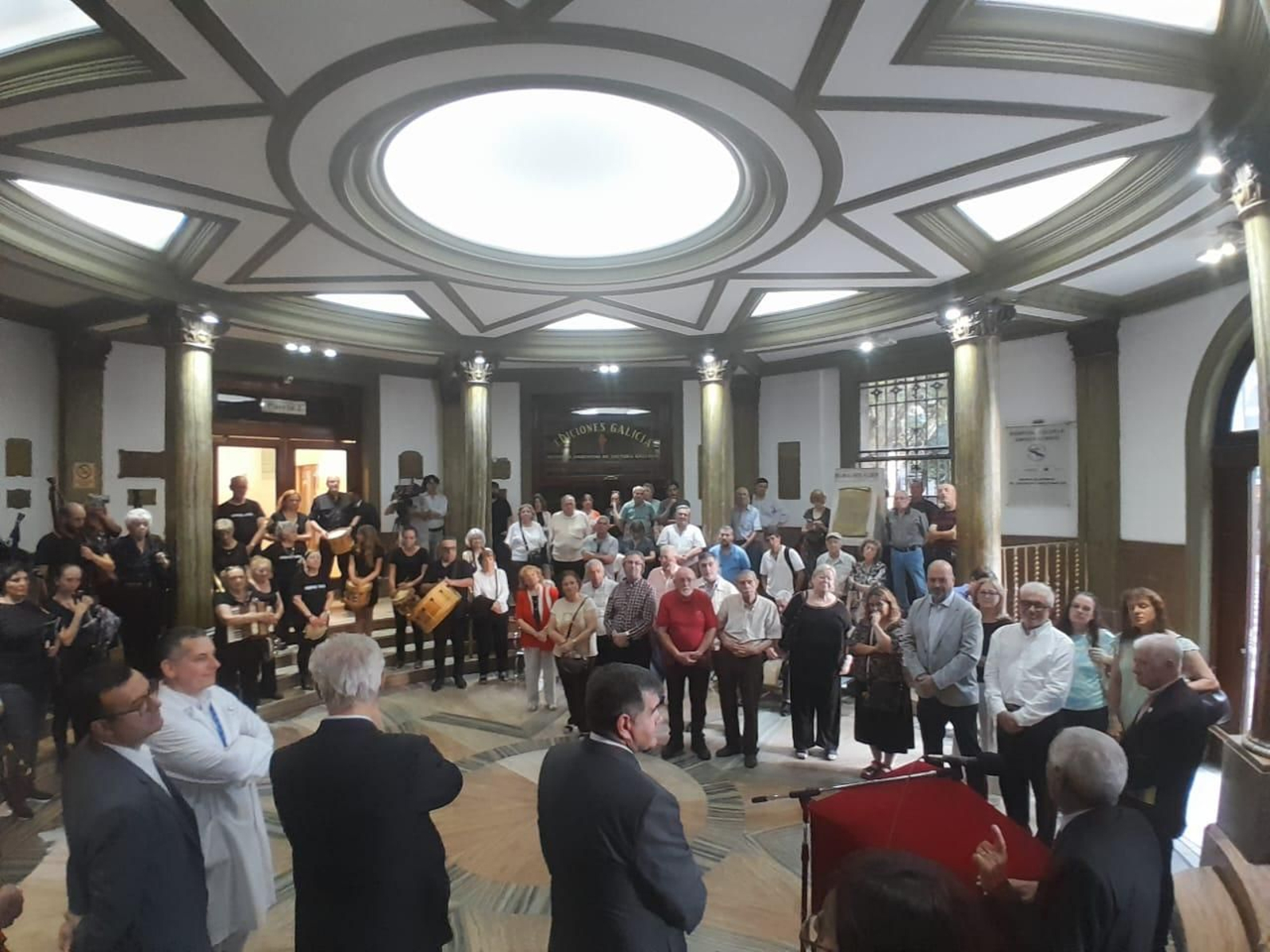 El Centro Gallego de Buenos Aires acogió un acto de reconocimiento a la figura de Castelao coincidiendo con el 75 aniversario de su muerte.