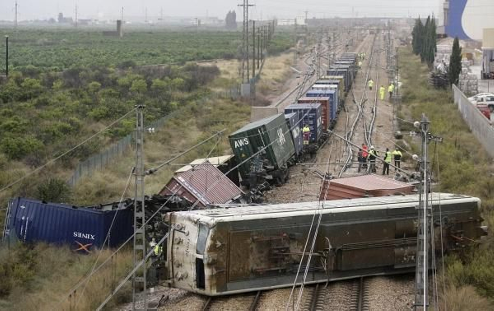Vista del tren que descarriló en Castellón.