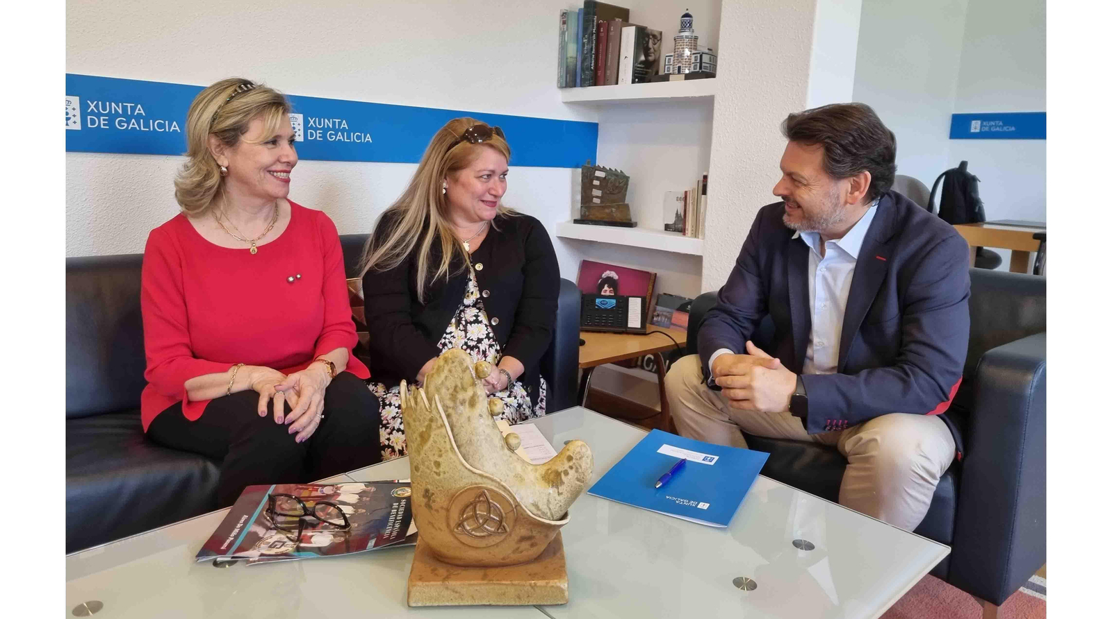 Imagen de la reunión celebrada en la sede de la Secretaría Xeral da Emigración en Santiago de Compostela