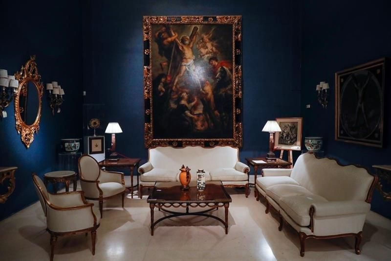 Lubineras, cómodas, cortinas, apliques y doseles son algunos de los 4.000 objetos que el hotel Ritz