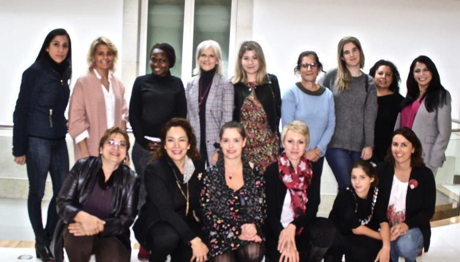 La foto de familia de la primera edición de “Mulleres, con moito que dicir”.