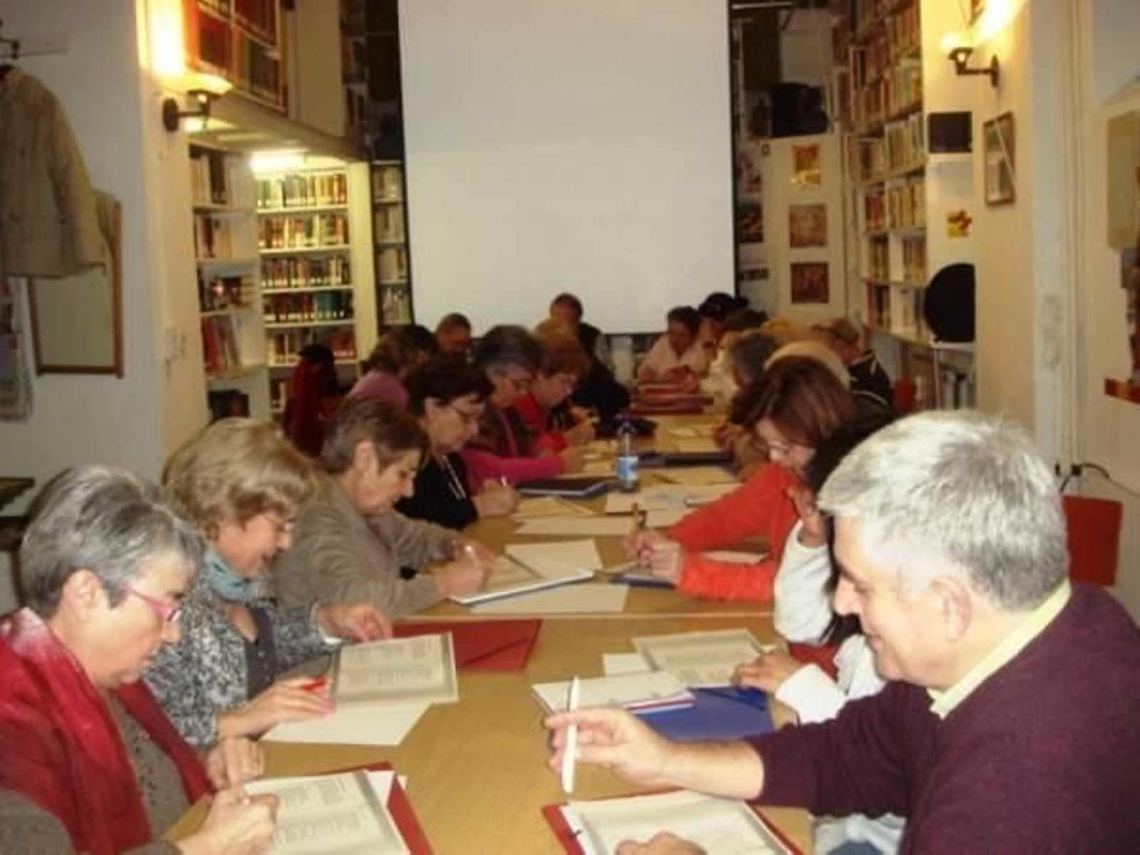 Una de las clases de la UNED Senior en el grupo de Zurich.