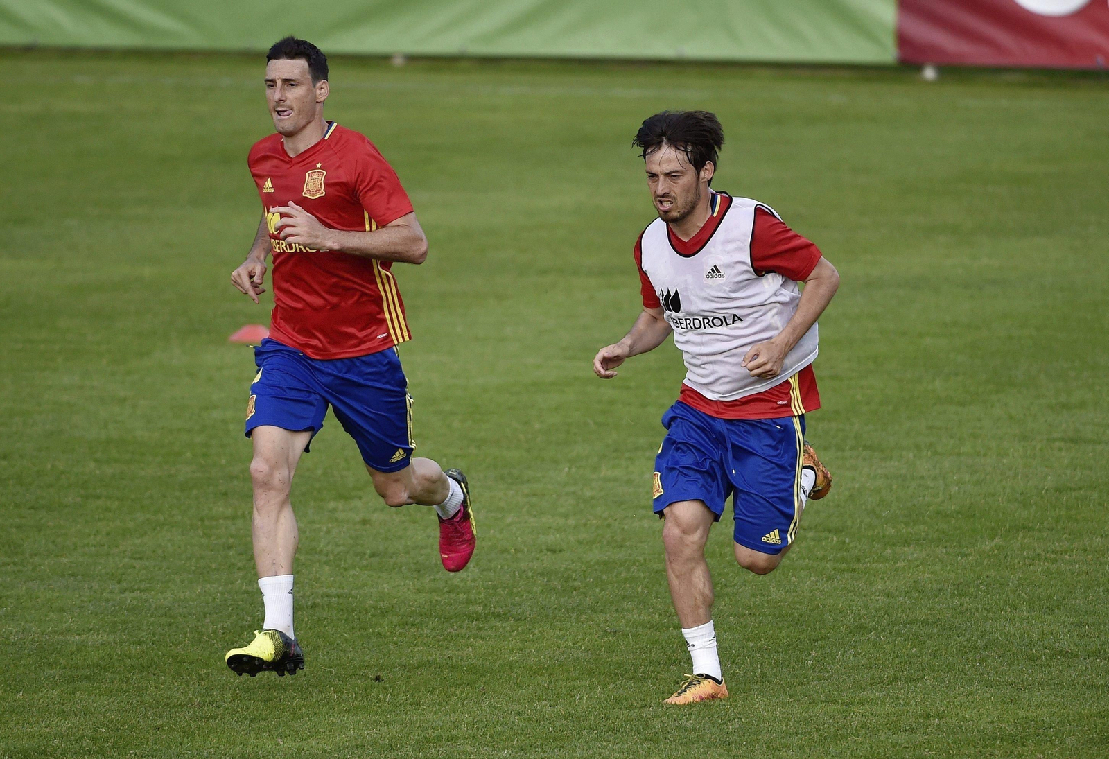 Aduriz y el excéltico Silva.