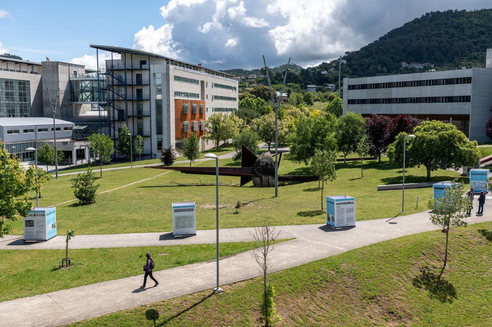 EXTERIOR DE LA FACULTAD DE CIENCIAS EMPRESARIALES EN OURENSE. FOTO: ÓSCAR PINAL.