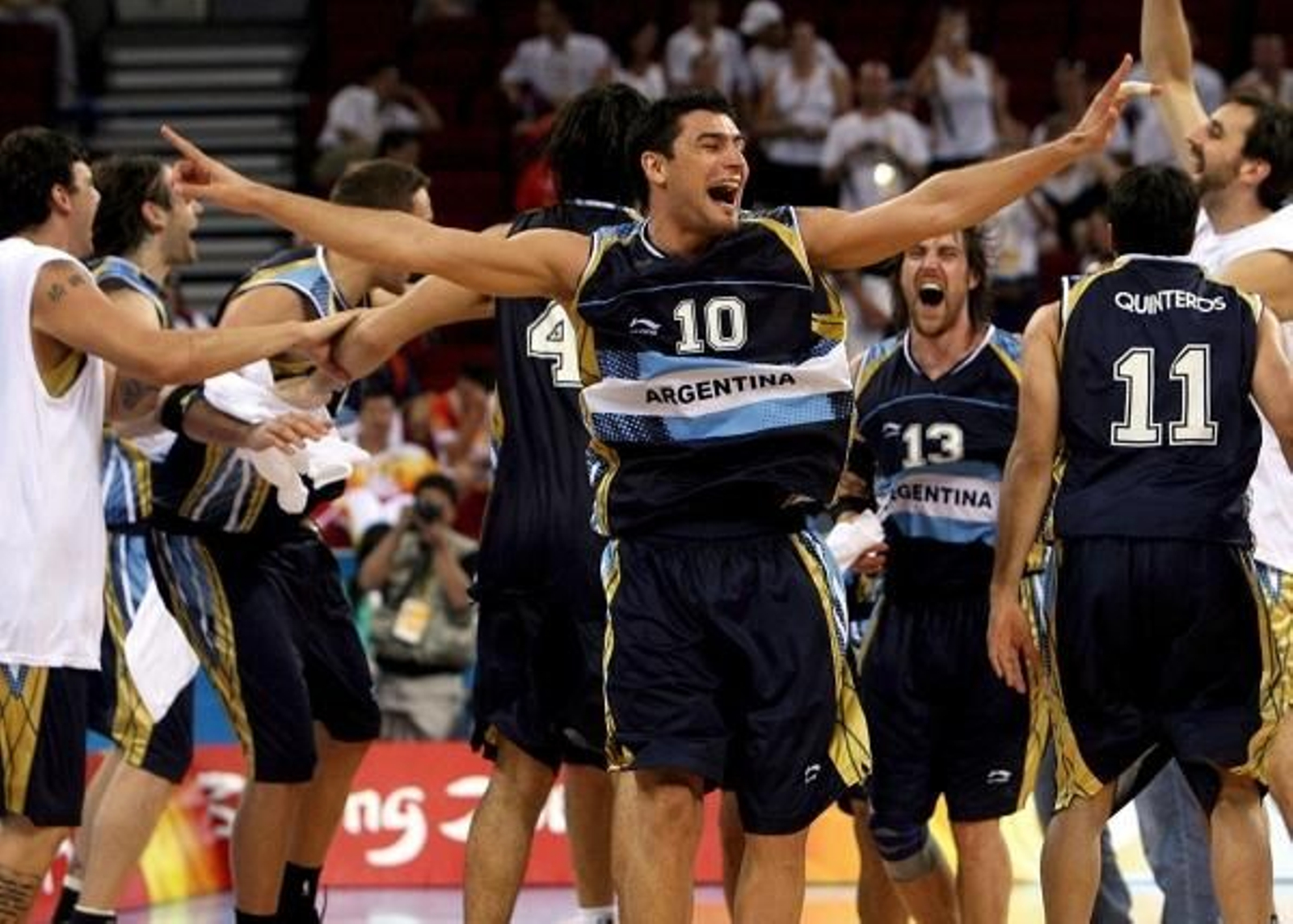 Los campeones salientes añadieron la segunda medalla al historial (Foto: EFE)