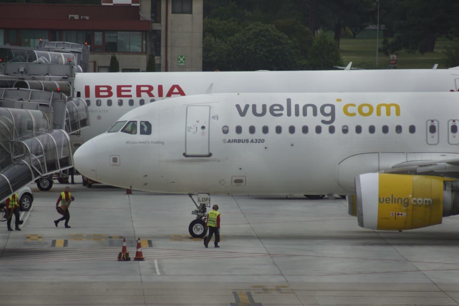 Peinador cerrado más de hora y media por el vuelco de un camión // Vicente