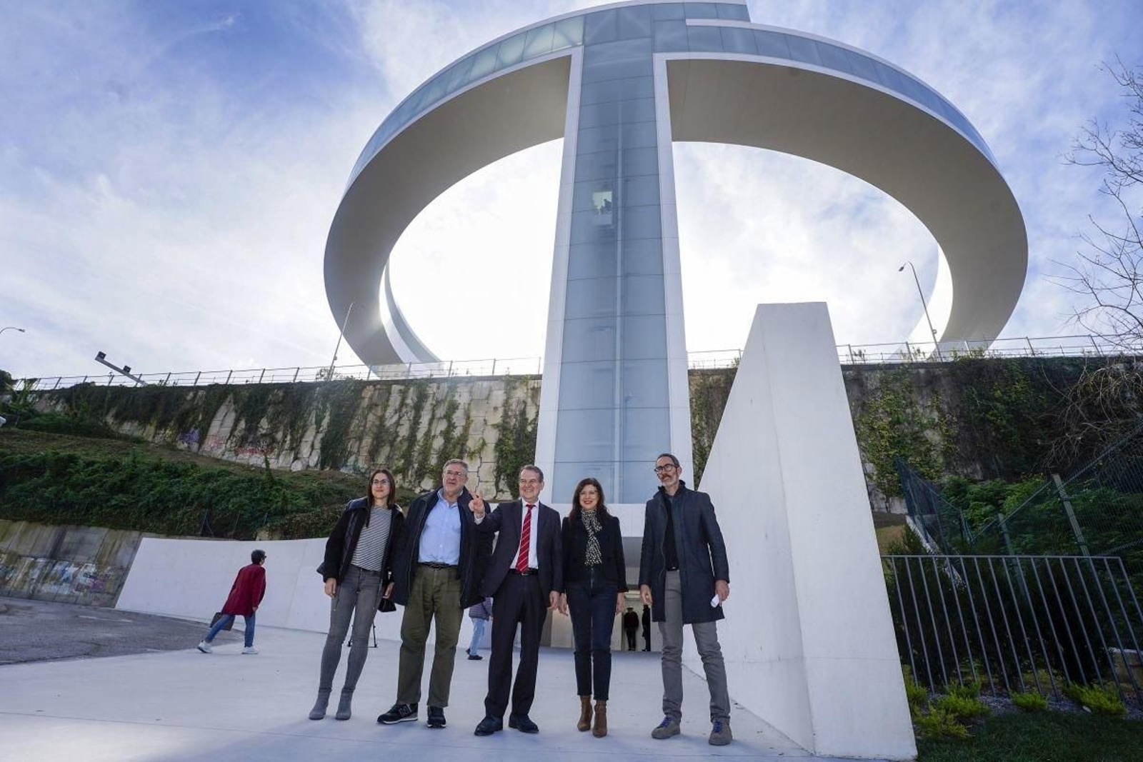 El alcalde Abel Caballero y parte de su equipo en el Halo.