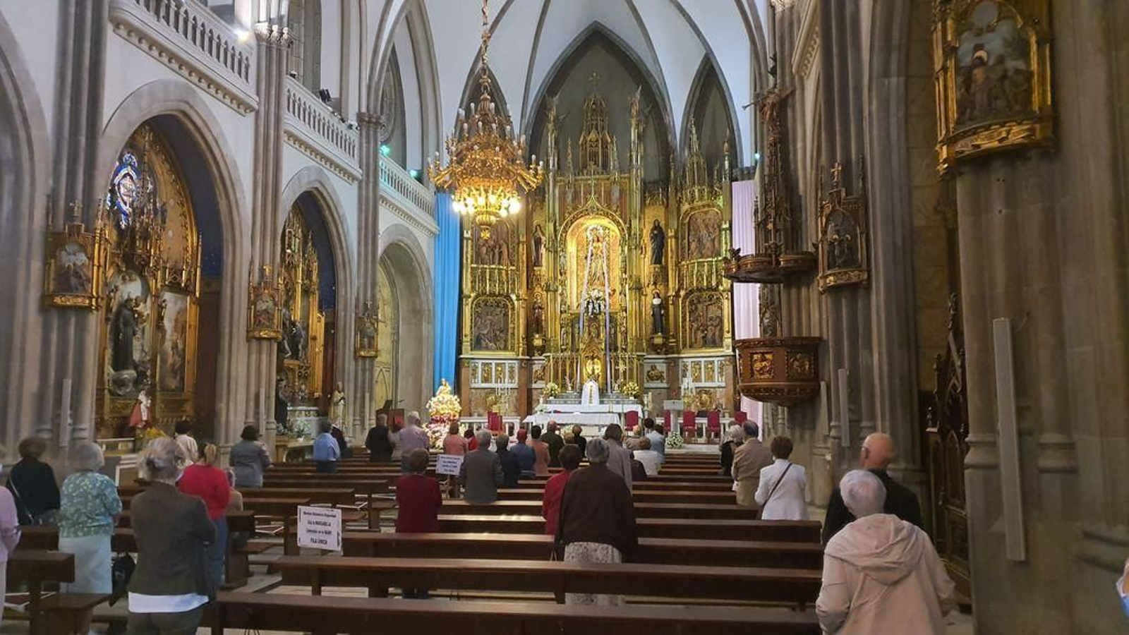 La iglesia de María Auxiliadora, ayer, en la celebración de la novena, con separación legal.