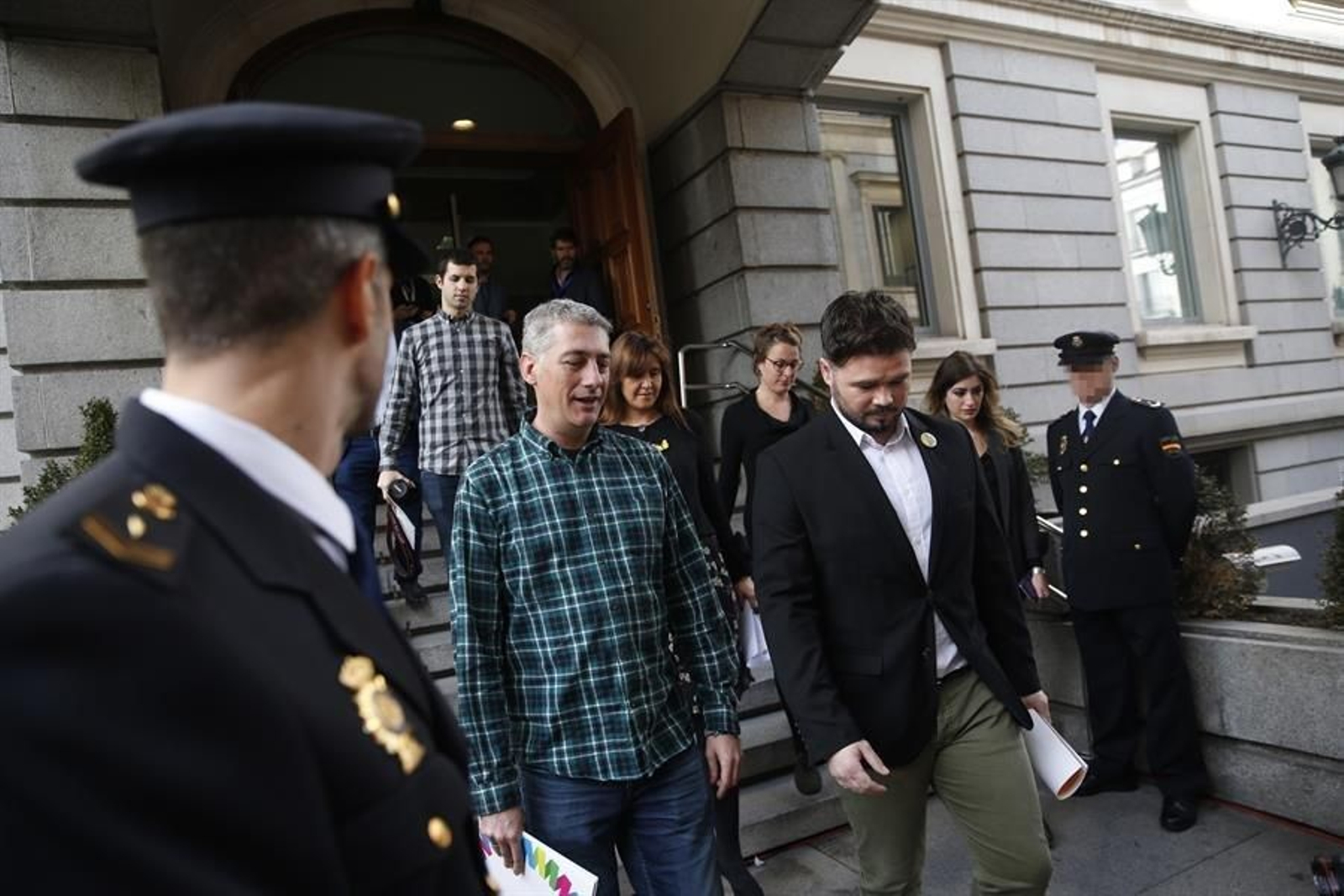De izda. a dcha. Los diputados Oskar Matute, Laura Borrás, Mireia Vehí, y Gabriel Rufián, a su salida este lunes del Congreso
