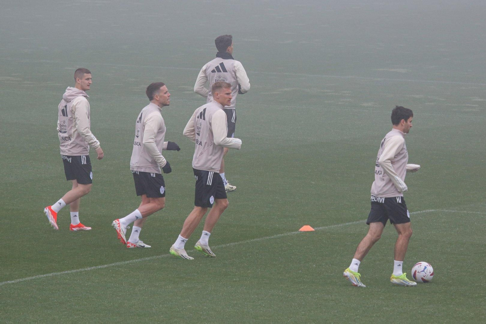 Los jugadores del Celta realizaron su último entrenamiento en Afouteza antes de viajar al País Vasco.