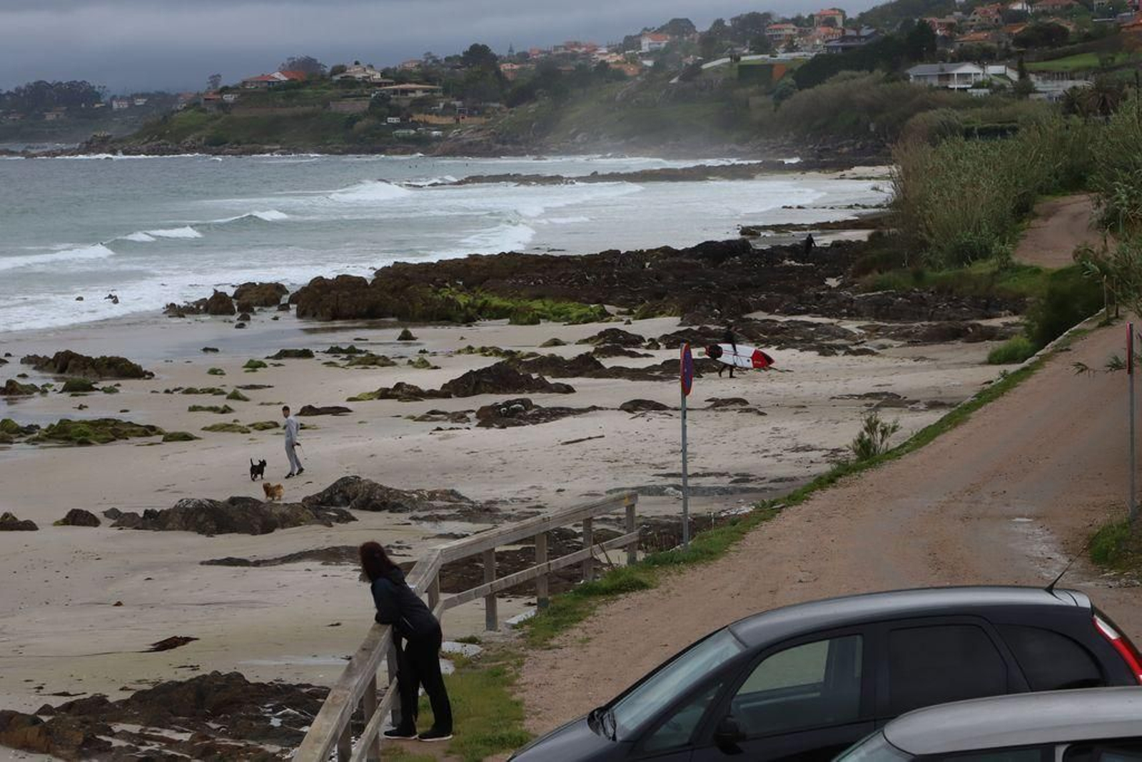 En la playa de Patos surfistas y paseantes compartieron el espacio costero