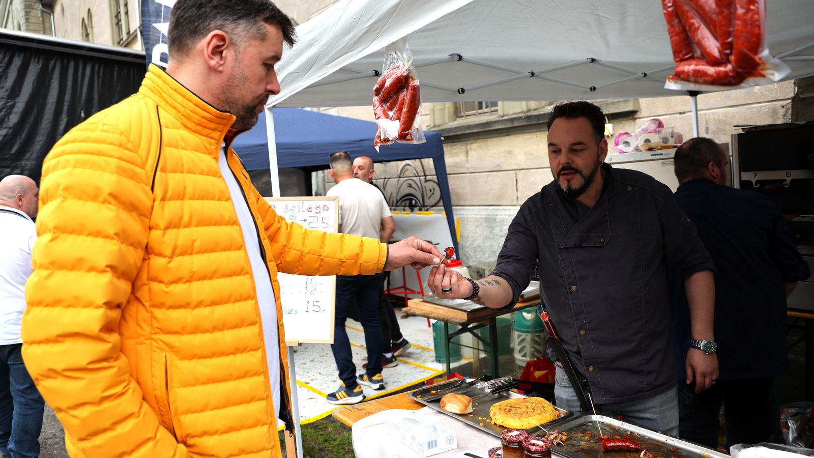 En uno de los expositores, Iván Sánchez Restaurante El Español