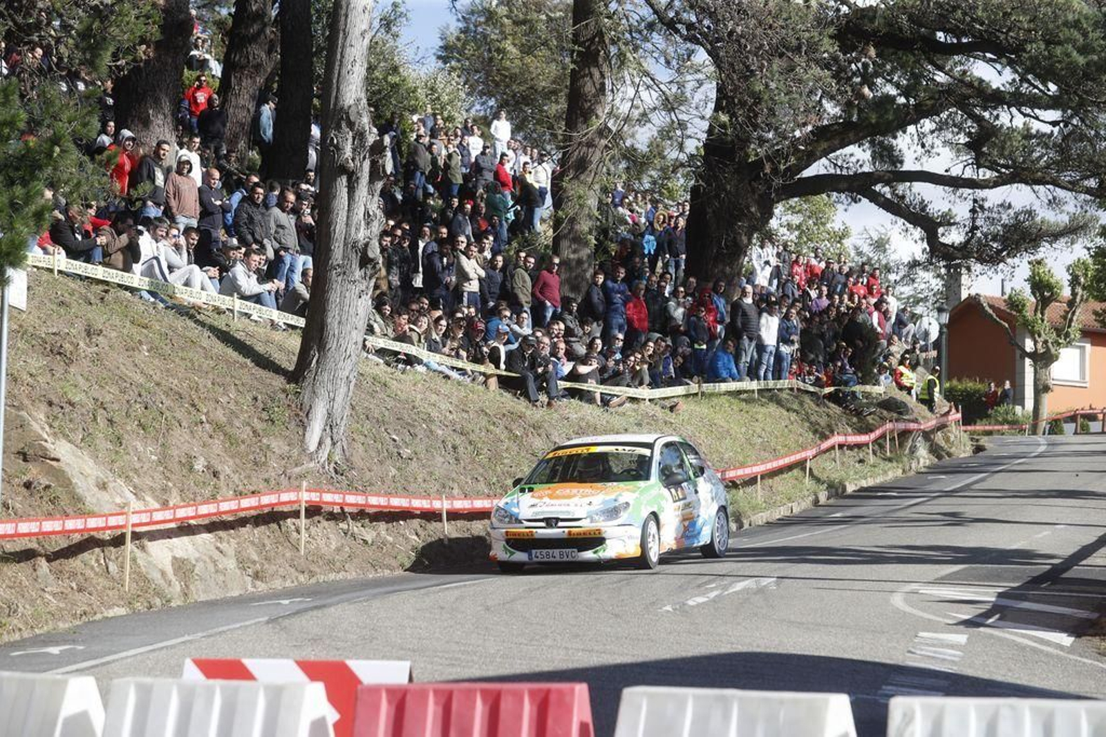 El Rally Rías Baixas tiene previsto volver a la falda de O Castro.