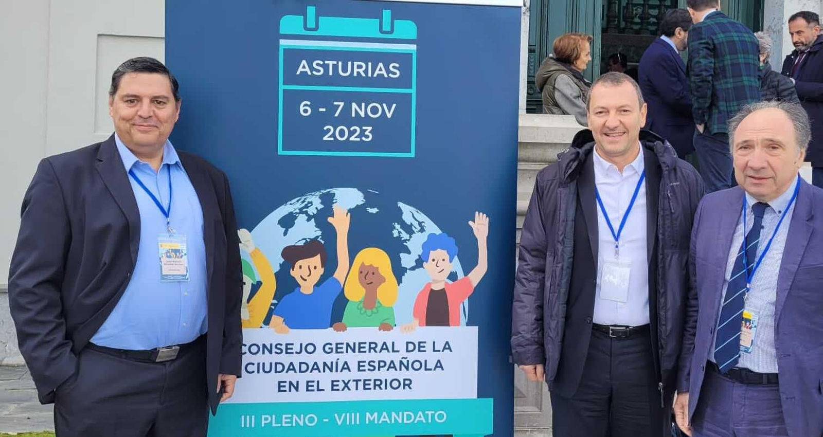1° izquierda José Manuel Sánchez presidente del CRE de Montpellier, Javier Oliver consejero CRE de Paris, Juan Miguel PAZ presidente del CRE de Paris.  Los tres son los Consejeros Generales por Francia al CGCEE