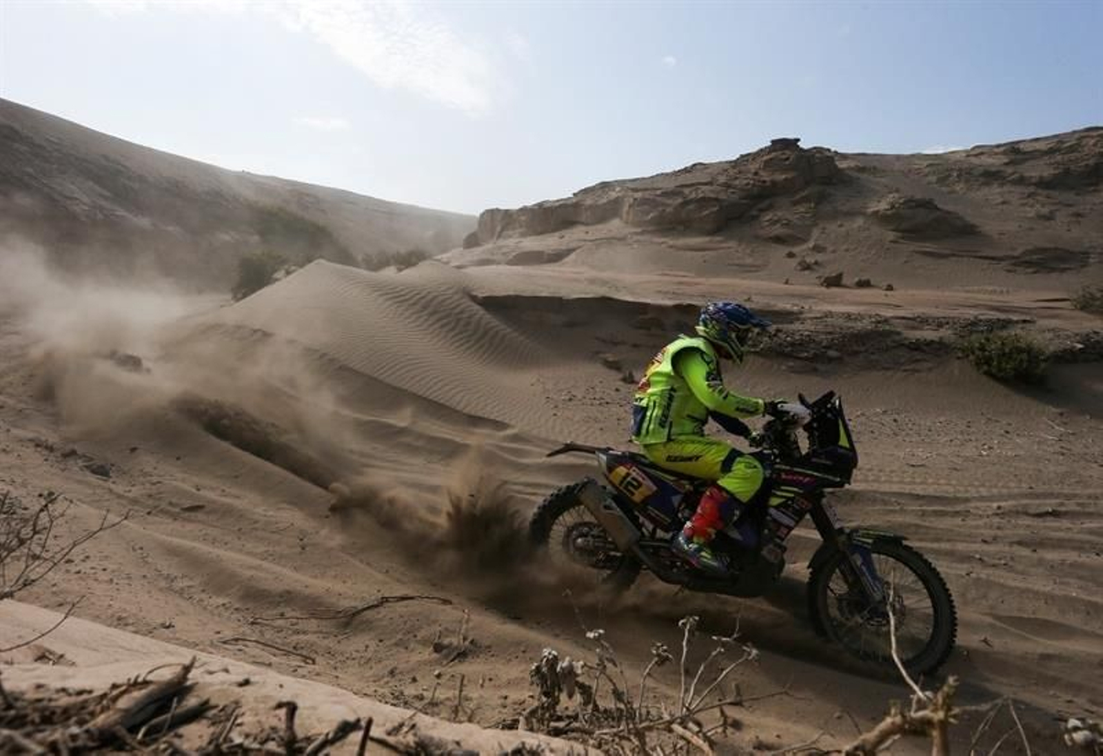 El español Joan Pedrero compite en la cuarta etapa del rally Dakar 2018