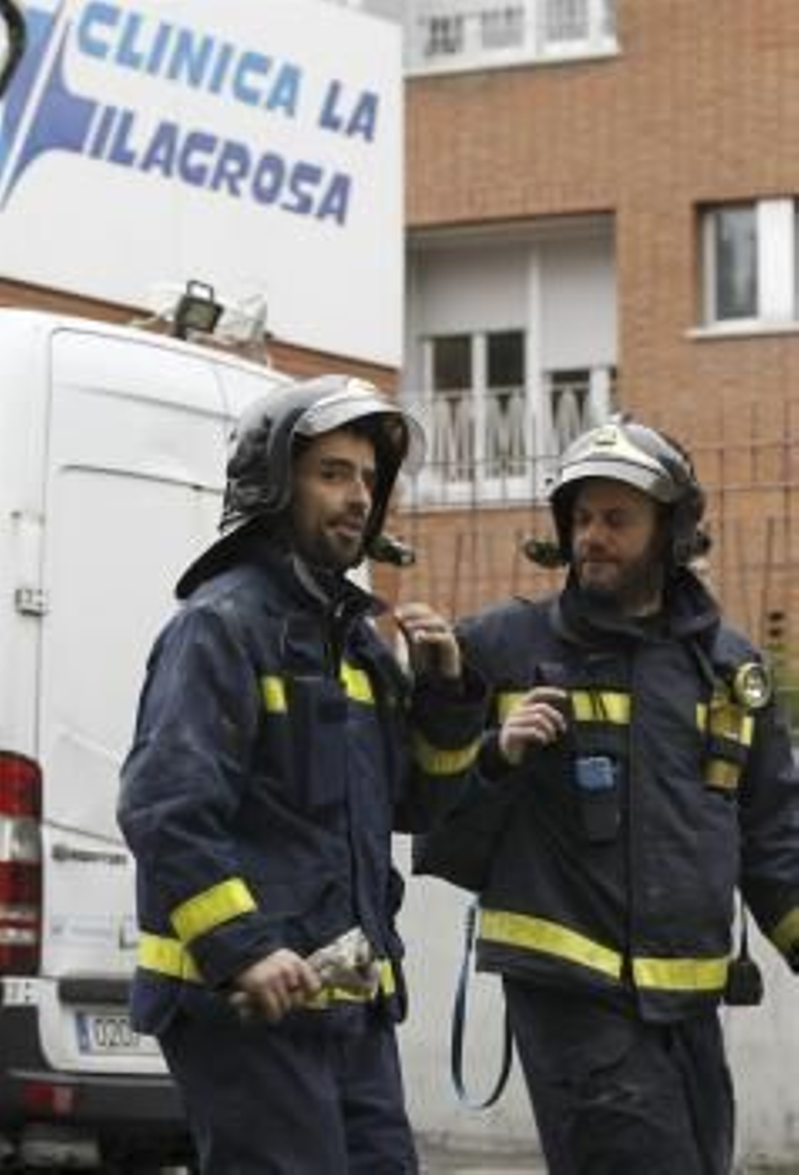 Tres personas han resultados heridas leves por inhalación de humo y enfermos de algunas habitaciones han sido trasladados en la clínica de La Milagrosa