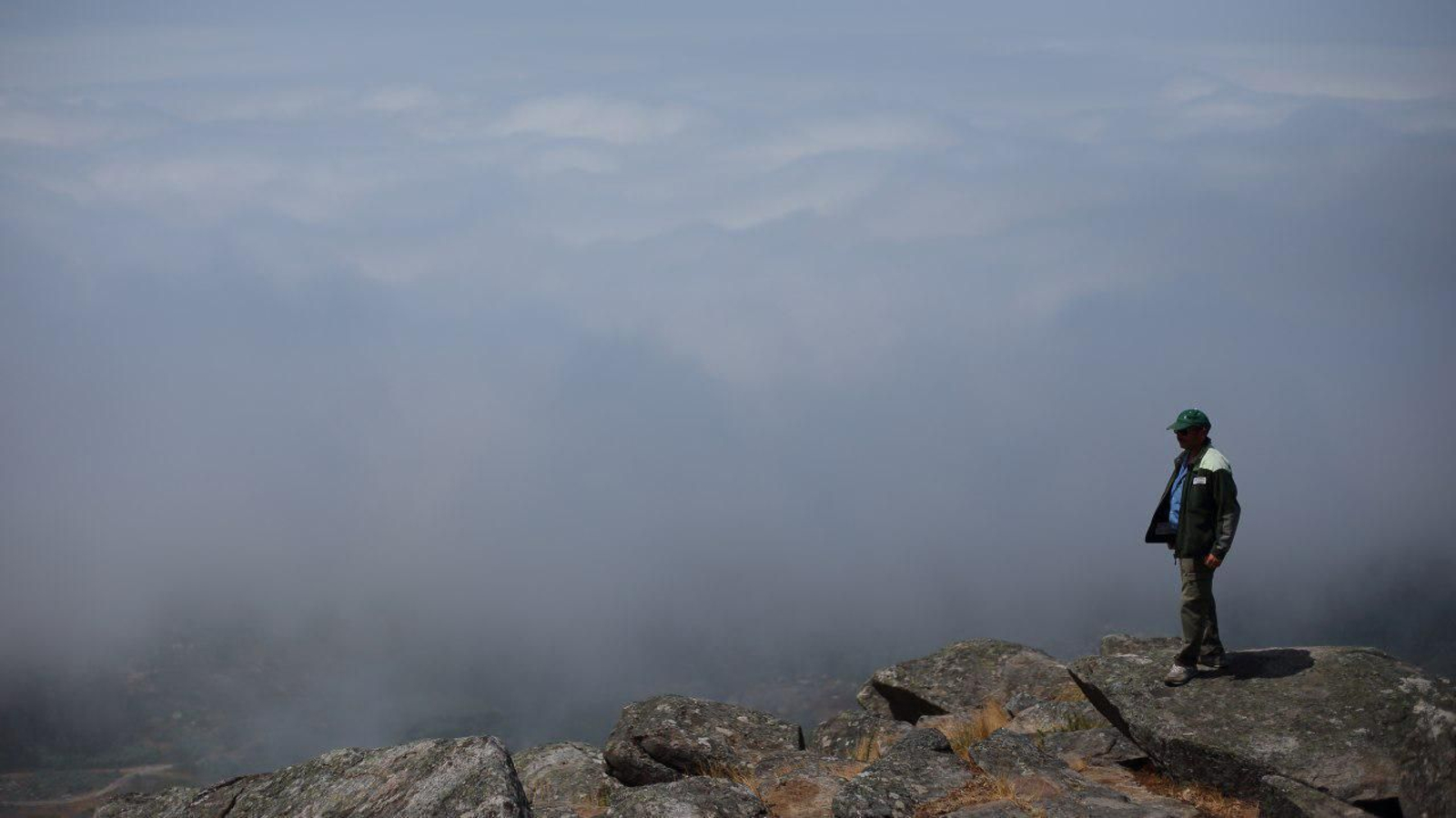 La niebla inunda las Rias Baixas // Alberte