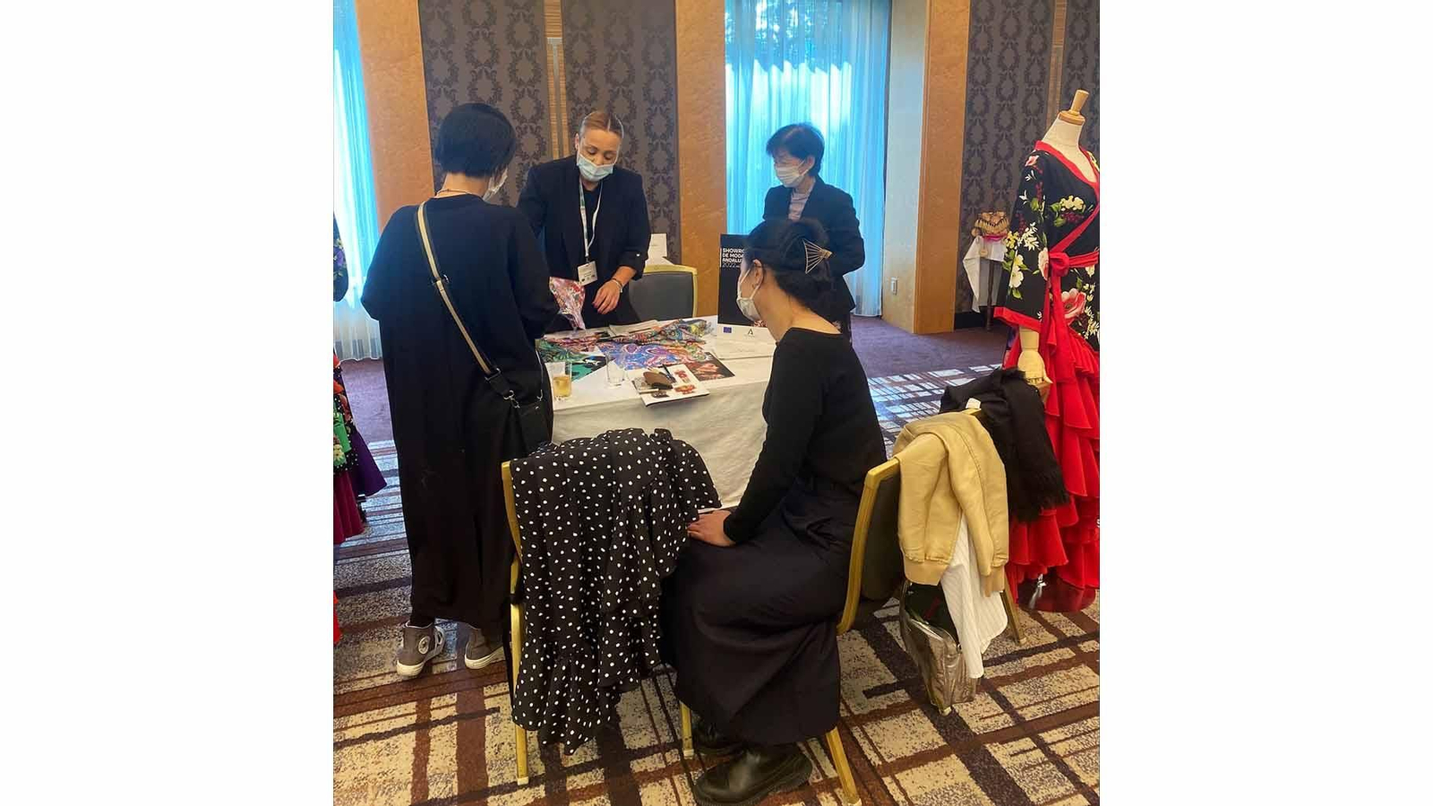 Andalucía Extenda showroom moda flamenca en Japón web