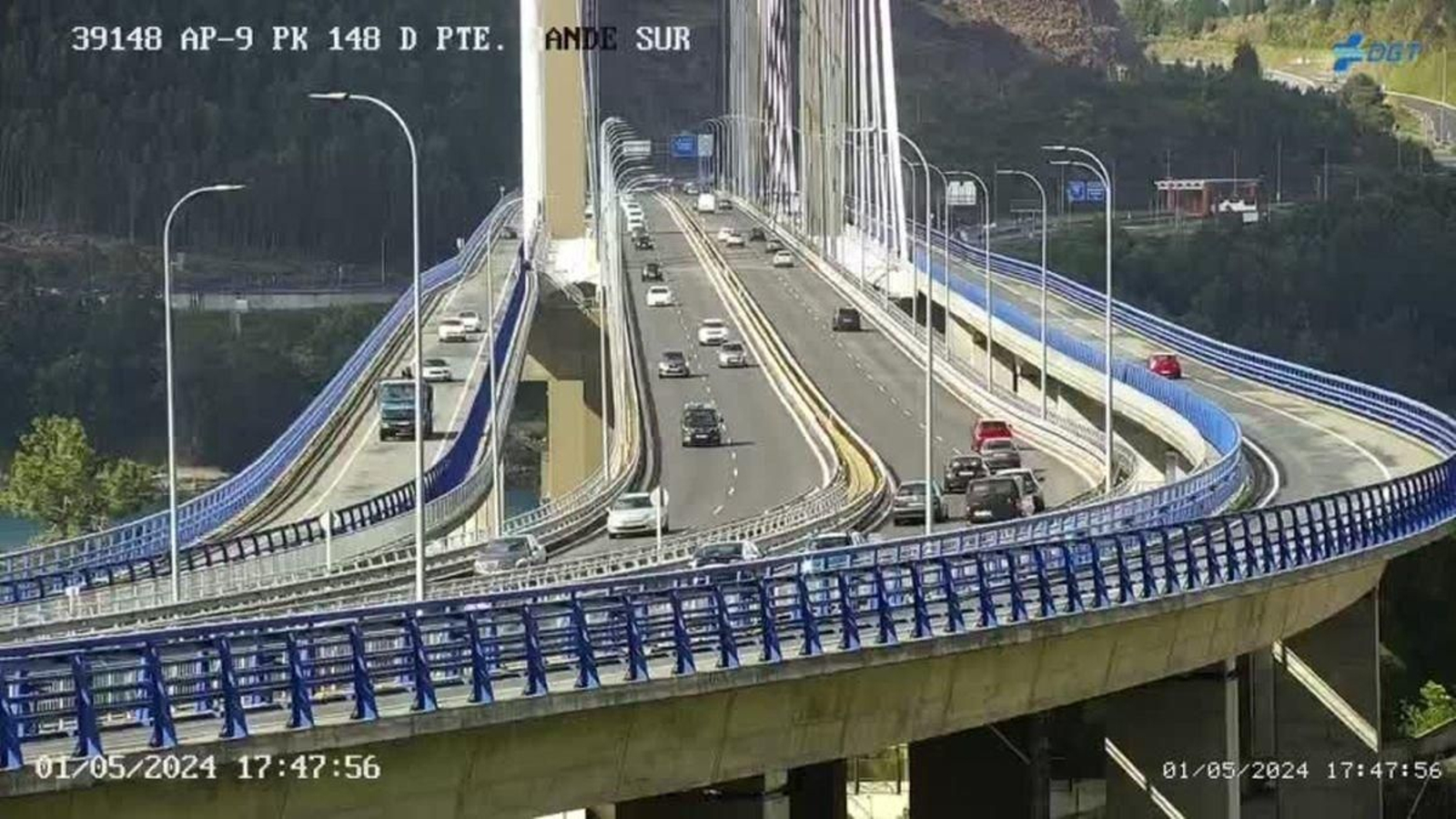 Imagen del puente de Rande, ayer por la tarde con circulación fluida hacia el norte de Galicia.
