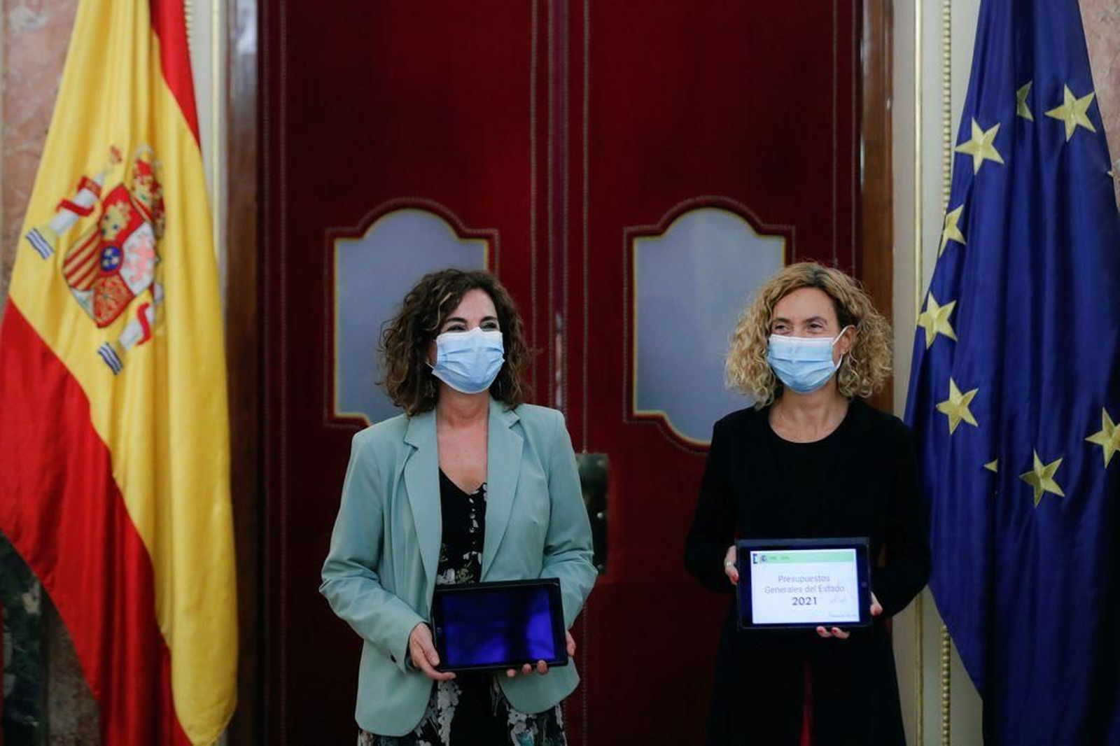 La ministra María Jesús Montero y la presidenta del Congreso, Meritxell Batet, en la presentación.