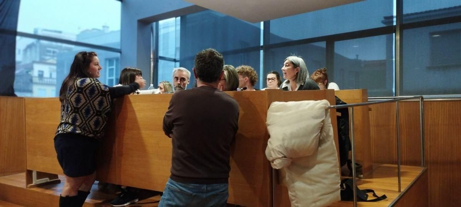 Un momento del receso para hablar de las mociones de las naves de Ojea.