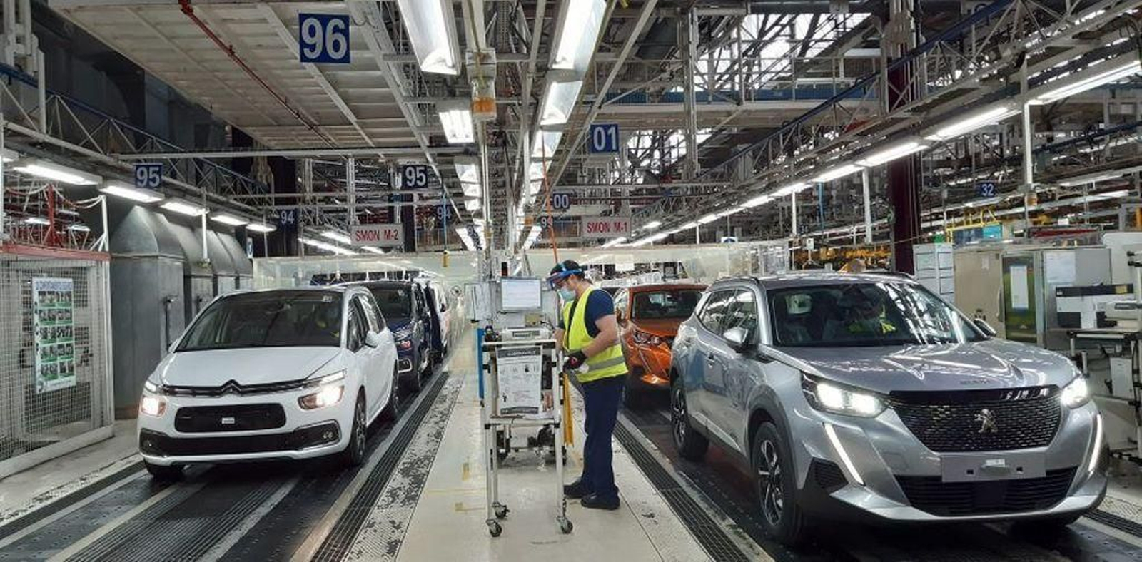 PSA Vigo lleva semanas trabajando al 100% y buena parte de las auxiliares a gran capacidad.