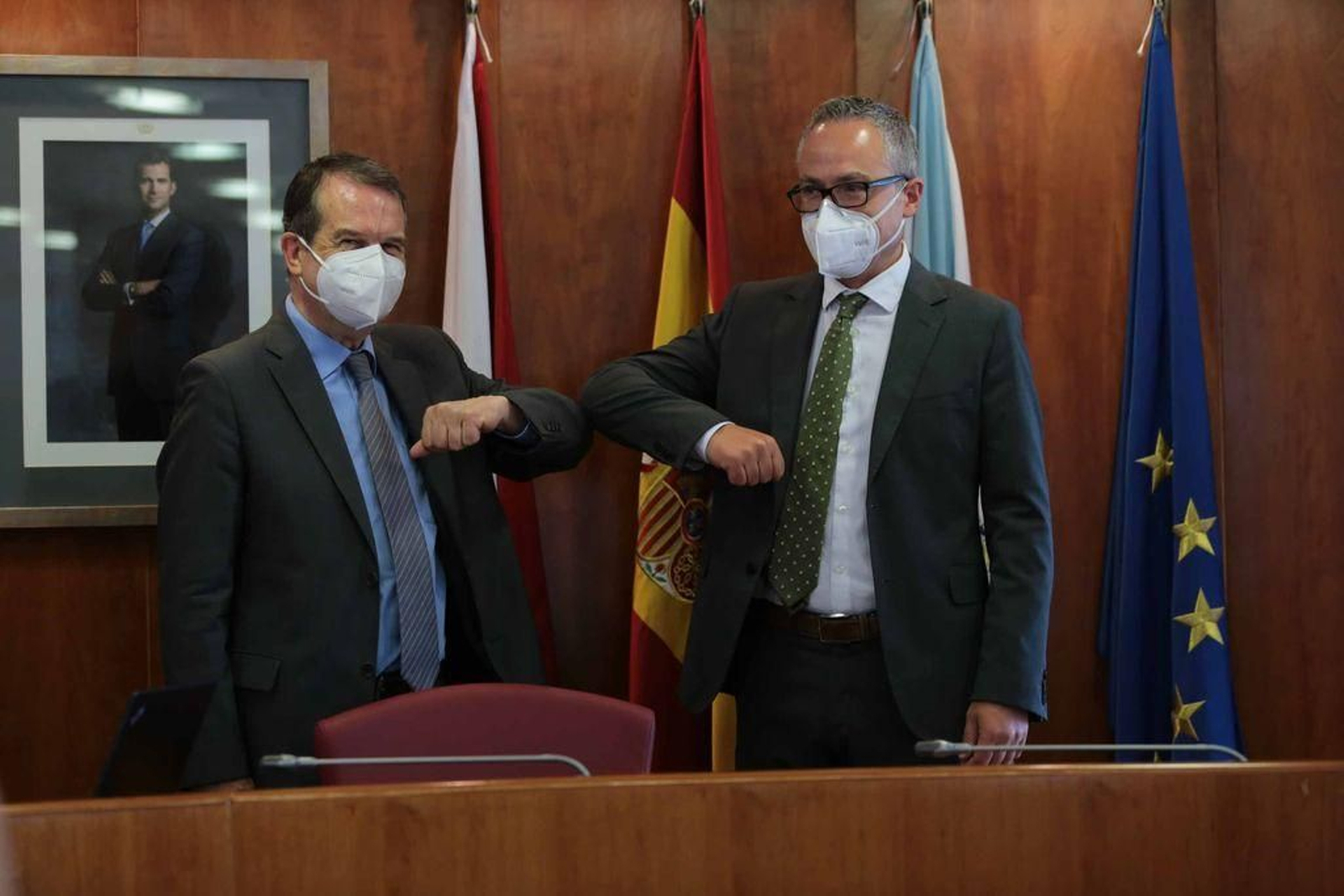 Abel Caballero y Pablo Estévez el día de la toma de posesión del nuevo concejal.
