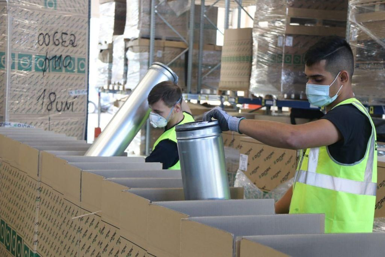 Alumnos en prácticas en la empresa viguesa Dinak.