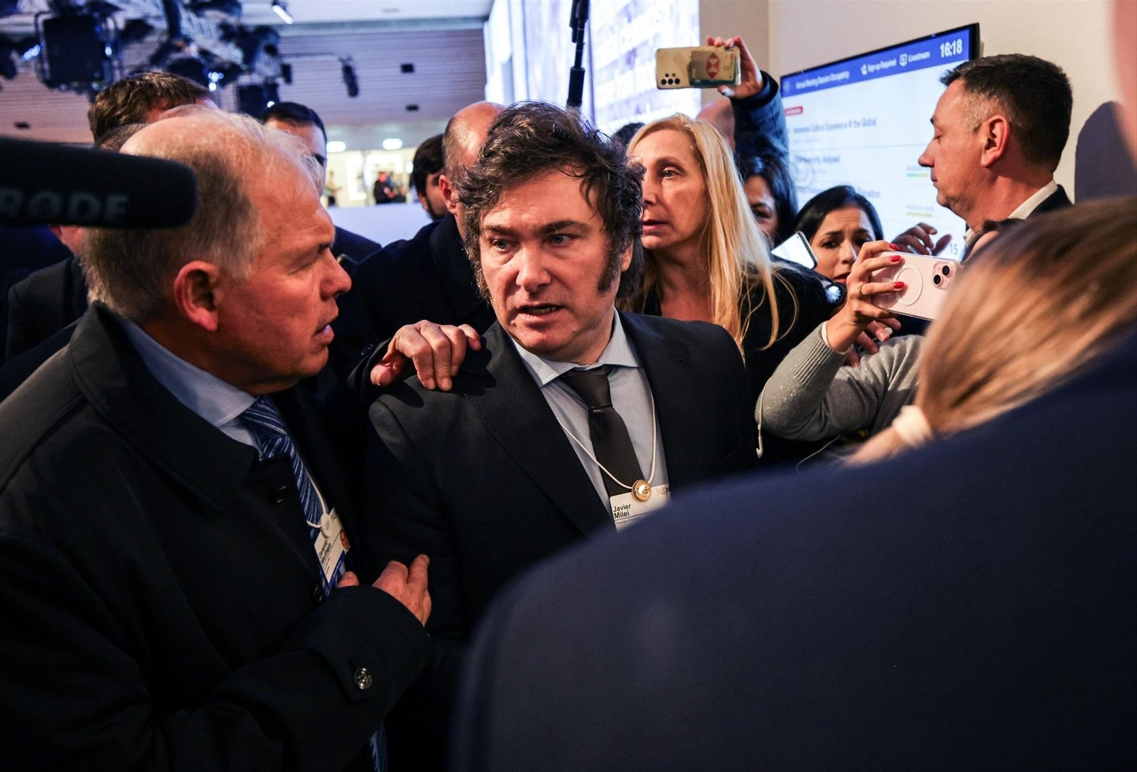 El presidente argentino, Javier Milei a su llegada al Foro Económico mundial de Davos. (EP)
