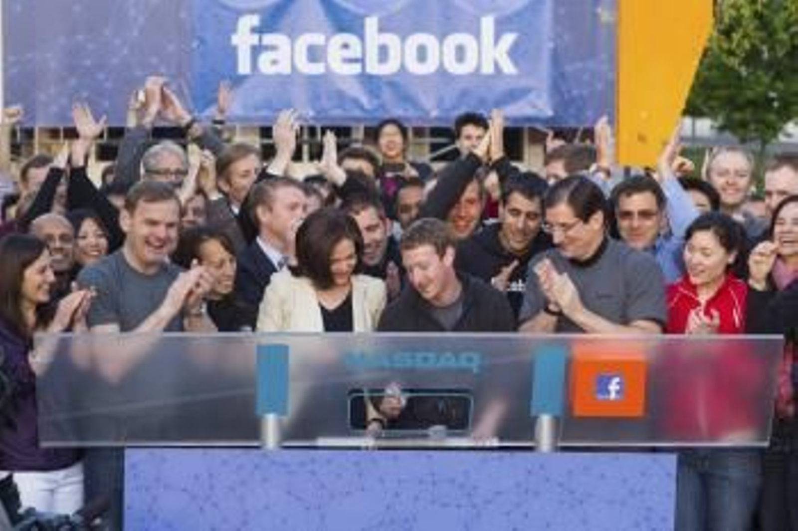 Fotografía facilitada por Facebook que muestra al cofundador de la red social, Mark Zuckerberg  (Foto: EFE)