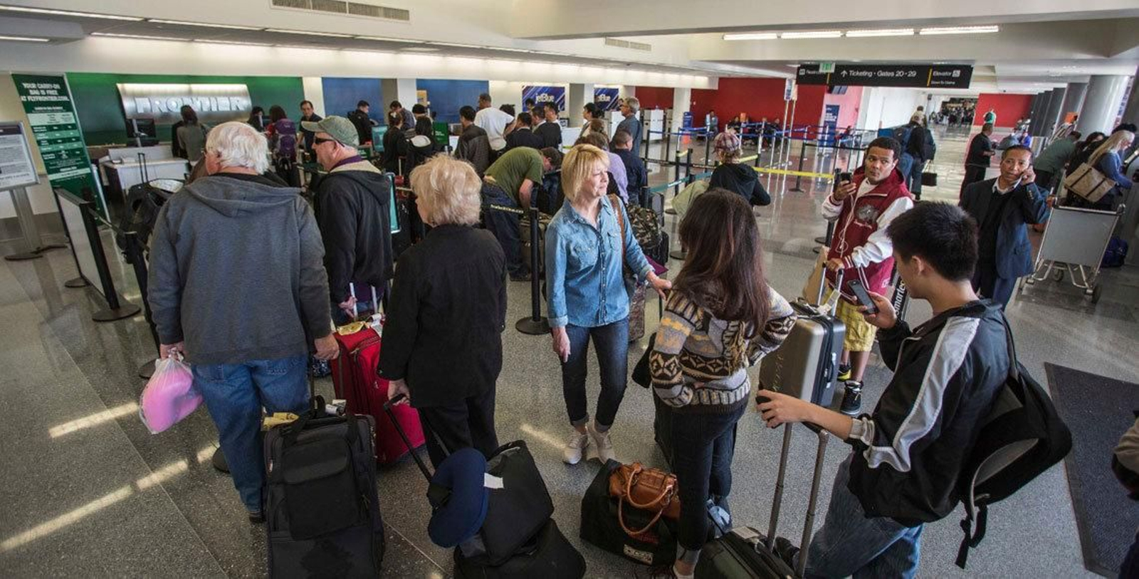 El pasado año, casi 130.000 personas se vieron obligadas a coger la maleta para buscarse un futuro fuera de España.