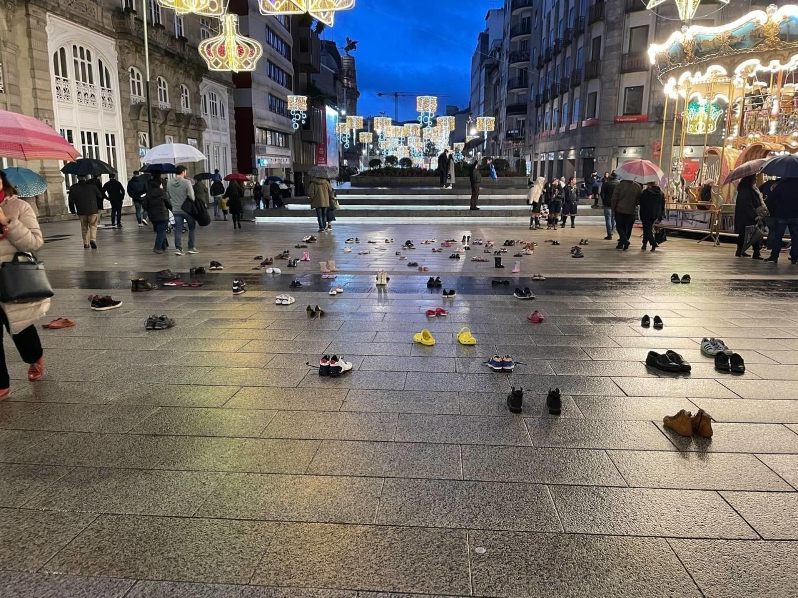 Zapatos en Porta do Sol por la guerra en Gaza. // M.M.R