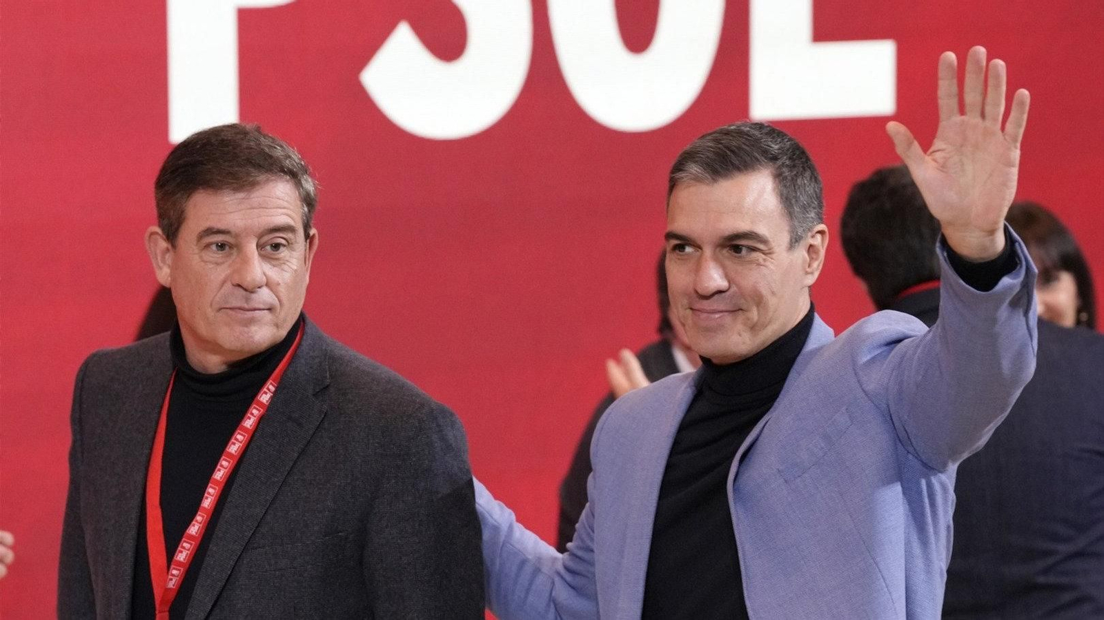 Sánchez y Besteiro, este sábado, en la convención socialista en Santiago. // E.P.