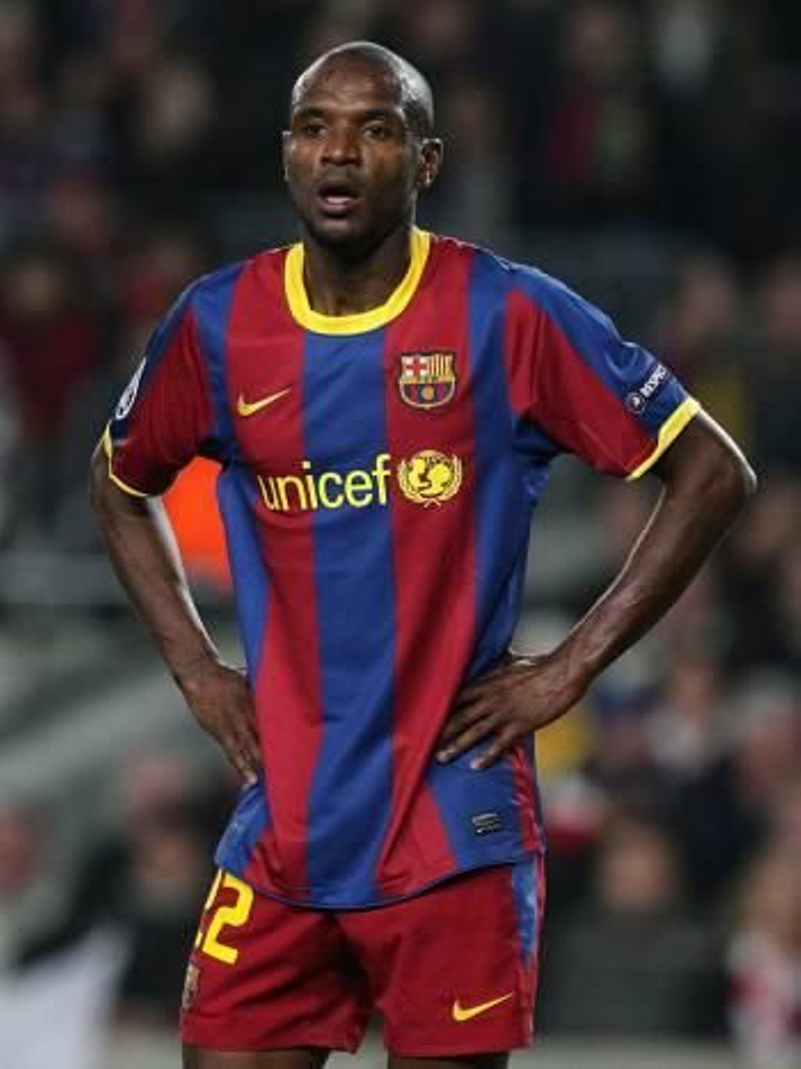 Eric Abidal, en un partido con el Barcelona.