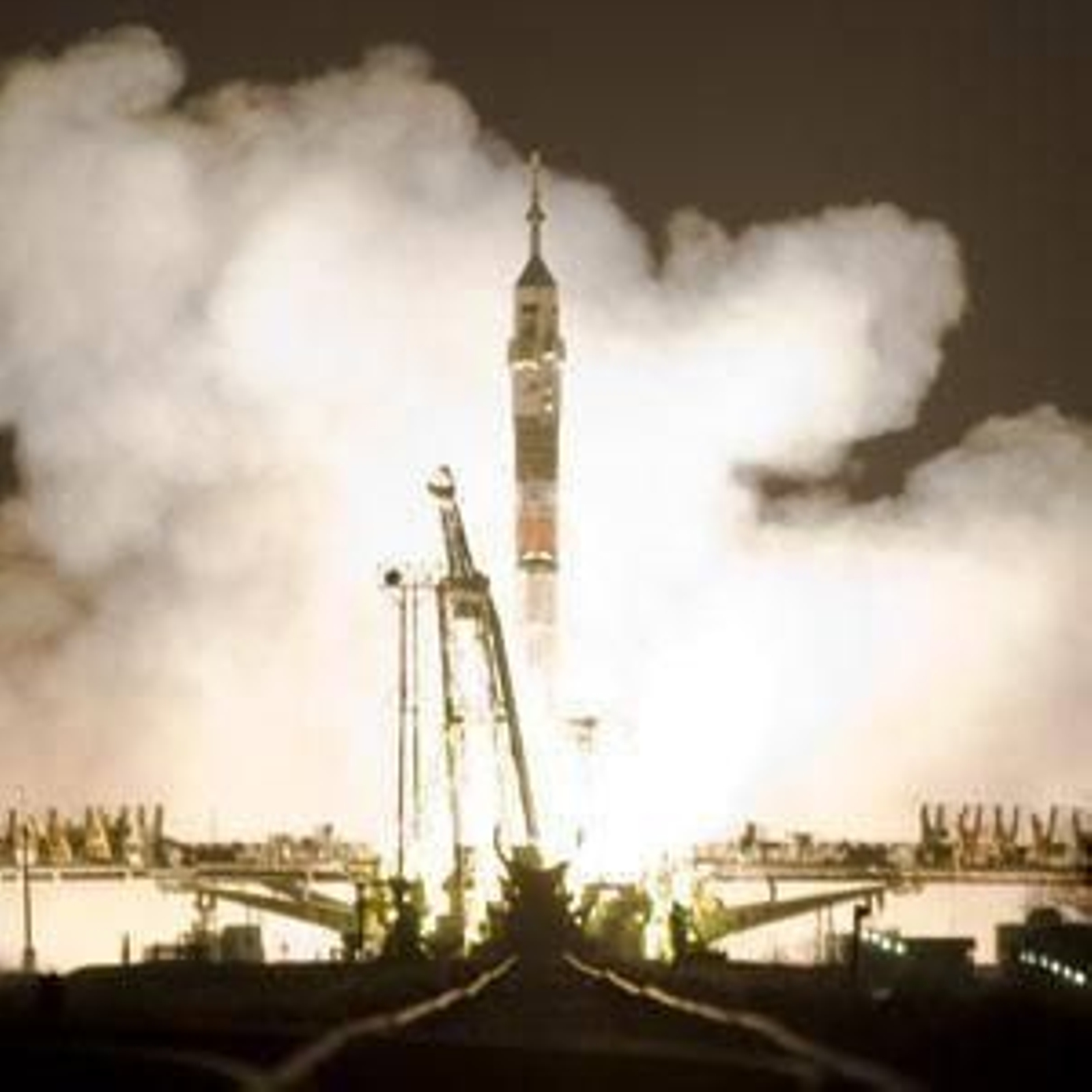 Momento del lanzamiento de la nave rusa Soyuz TMA-17.