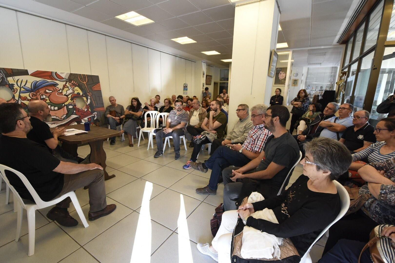 Representantes de las comunidades de vecinos en la reunión de hace unos días.