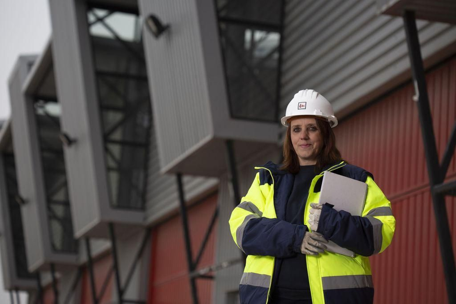Además de la baja presencia de mujeres en cargos directivos en las compañías gallegas, en cuanto a los sectores laborales, la construcción mantiene su predominio masculino. Menos de un 9% de sus trabajadores son mujeres.