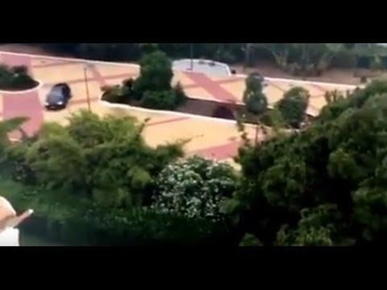 Un conductor borracho arrolla a varias personas en Puerto Banús (Marbella)