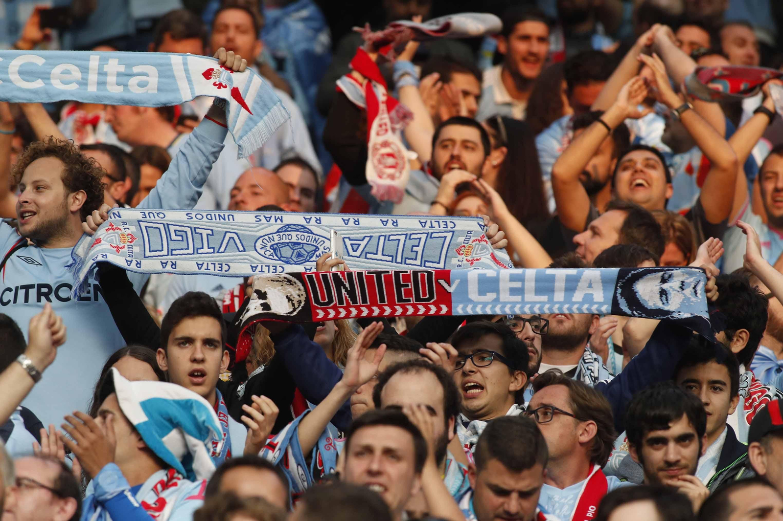 Las mejores imágenes del partido de vuelta entre Manchester United y Celta (1-1). // J.V. Landín