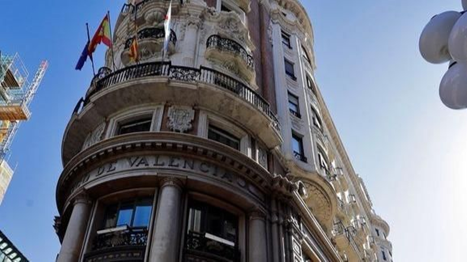Fachada de la sede social de Caixabank, situada en el edificio del antiguo Banco de Valencia.