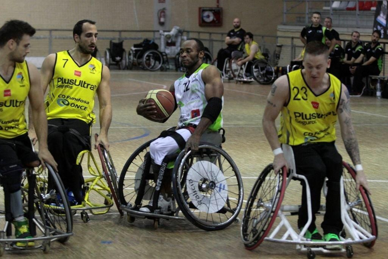 Jugadores del Amfiv en un partido de la temporada pasada.