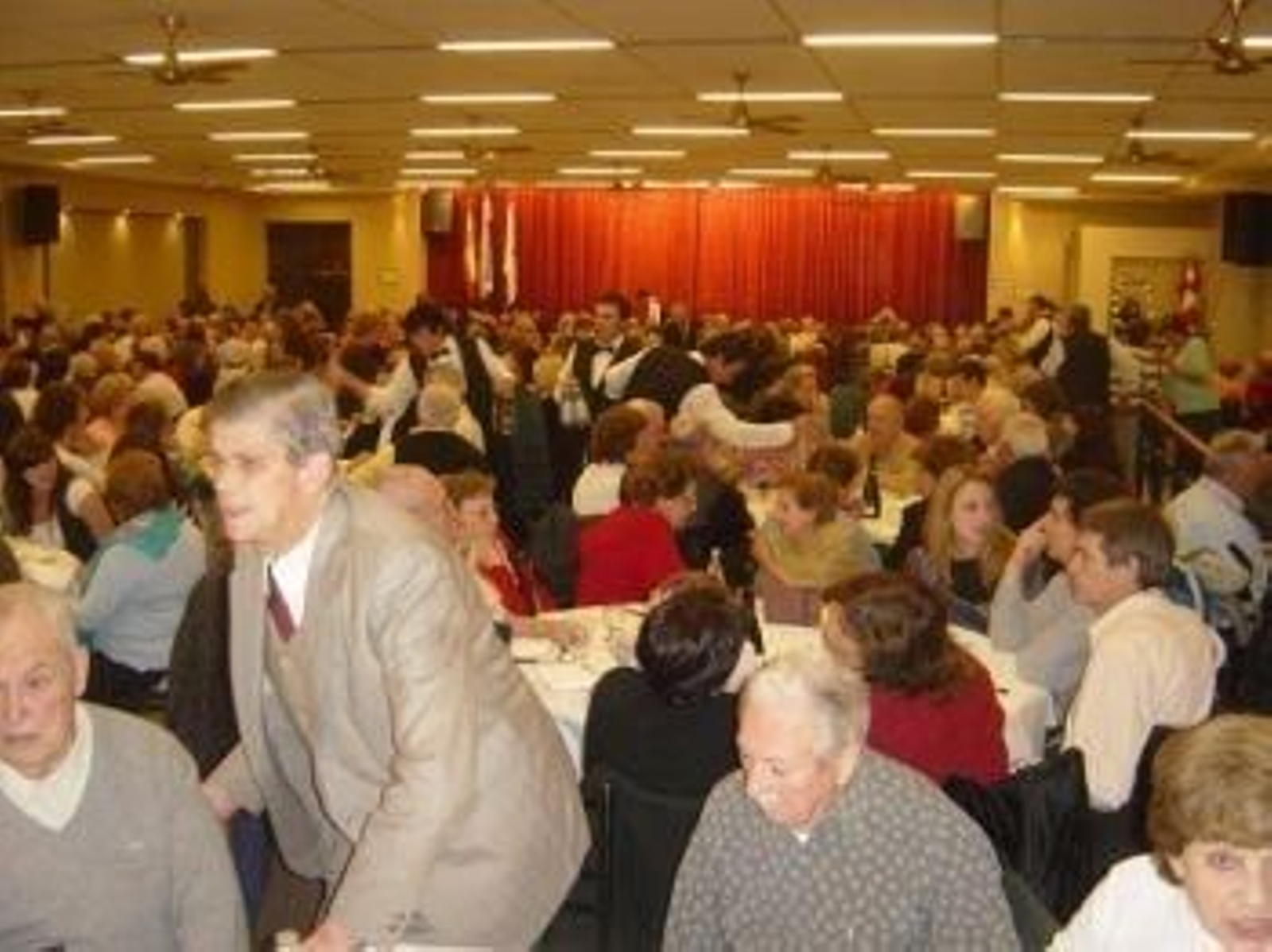 Festejo en la Sociedad Parroquial Vedra de Buenos Aires.